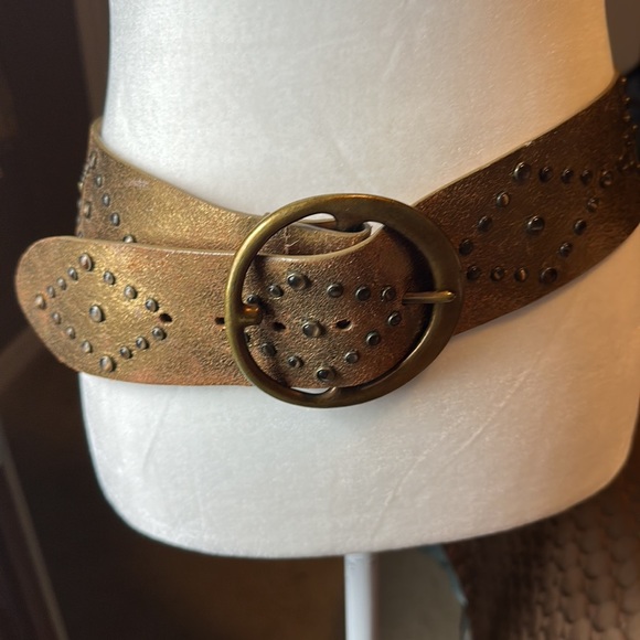 Distressed Italian Leather Studded Belt Size M-New With Tag MSRP $105 - Picture 6 of 6